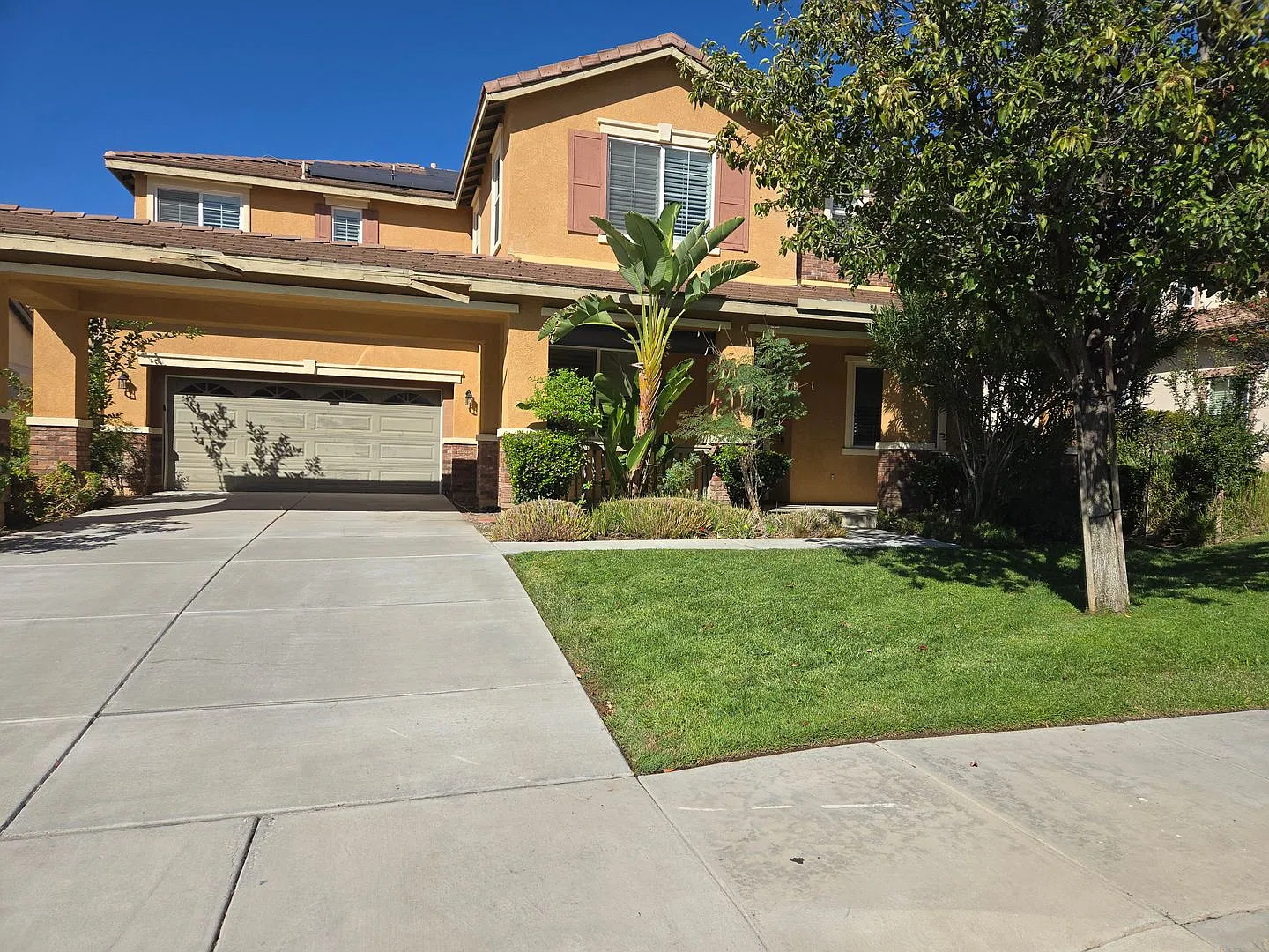 6 Bedroom Home in The Lakes in Menifee — Photo 2
