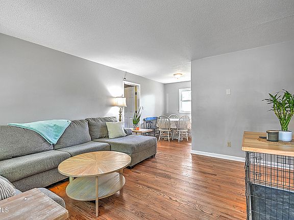 4th image of 108 Garden Cir