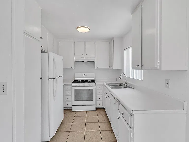 2 bed, 2.5 bath, 1219 sqft, $2,950 — Photo 2