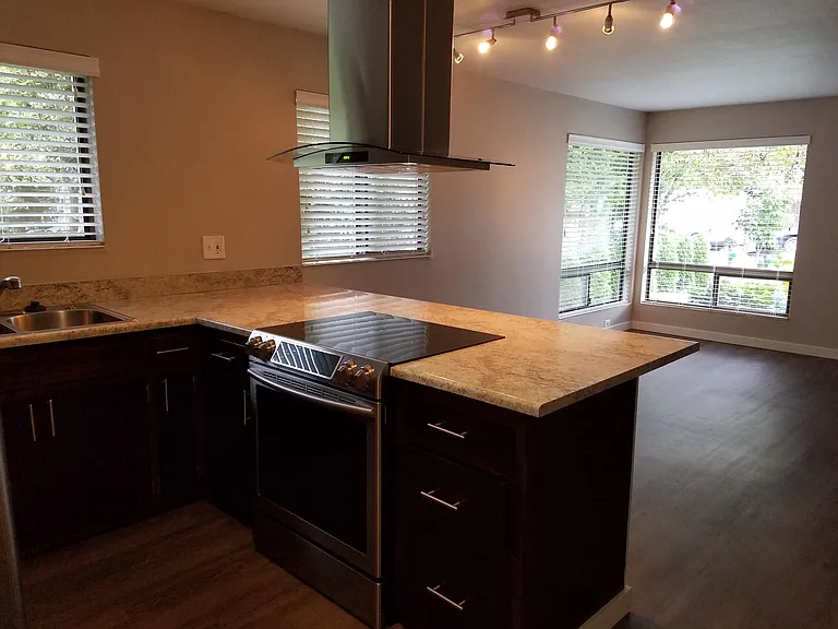 265 NE Alder St — Photo 19