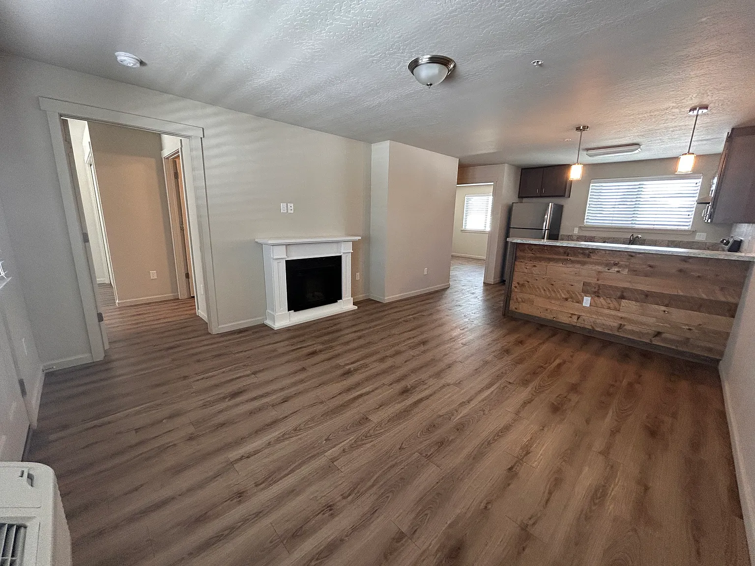 2 bed, 874 sqft, $1,520 — Photo 2