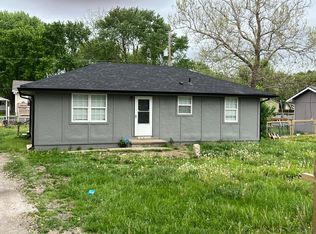 106 Evergreen St, Wathena, KS 66090