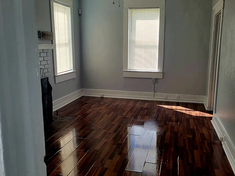 156 S Coates St — Photo 4
