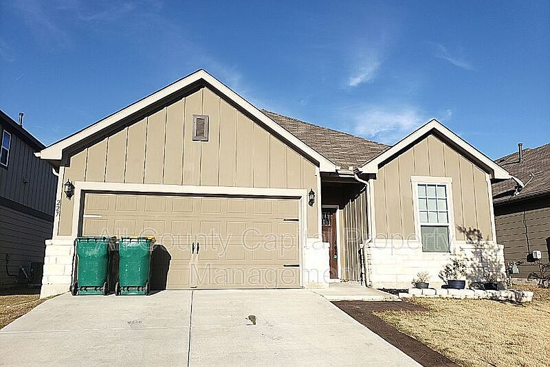 1st image of 227 Everglade Dr