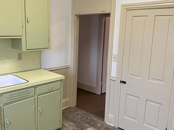3rd image of 223 S Washington St #3