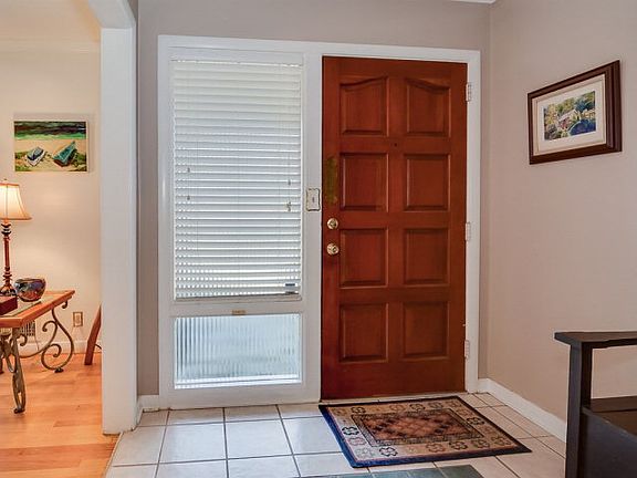 3rd image of 3062 Hillsdale Dr