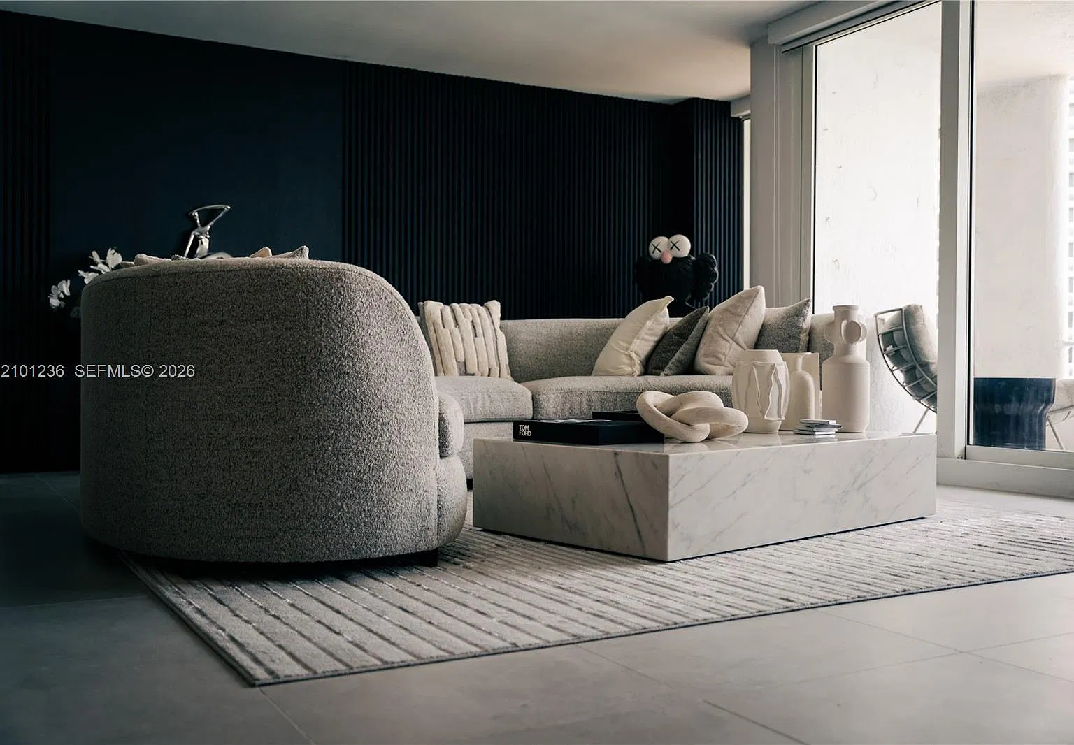 Venetia Condo — Photo 1