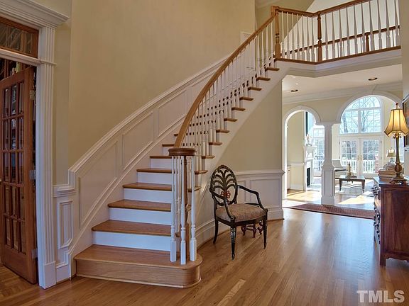 3rd image of 214 Cypress Pt