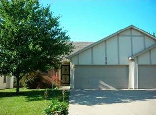 5319 SW Reeder St, Topeka, KS 66604