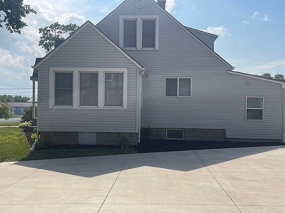 4th image of 2306 W 4th St