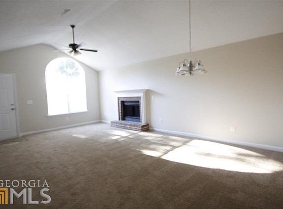 3rd image of 39 Skyway Dr