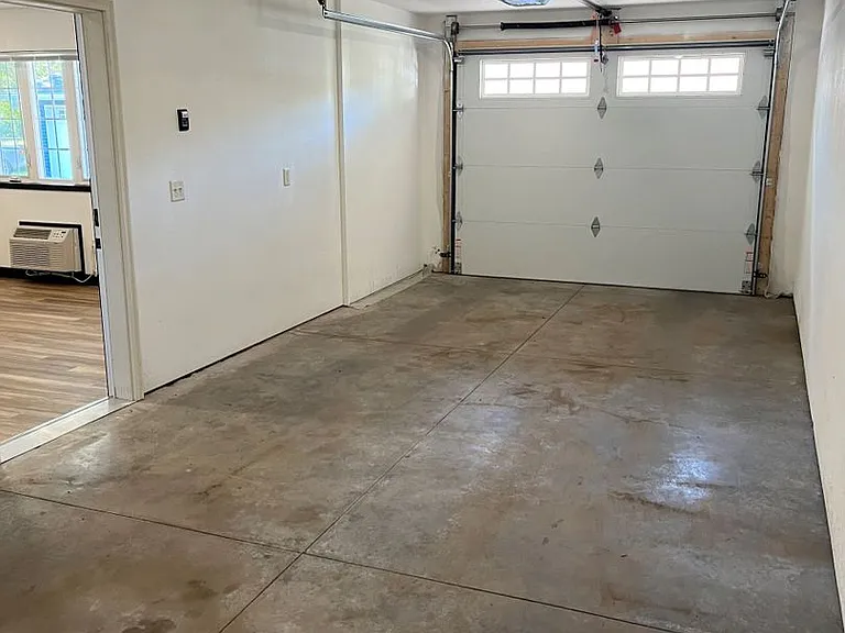 1009 University Ave — Photo 5