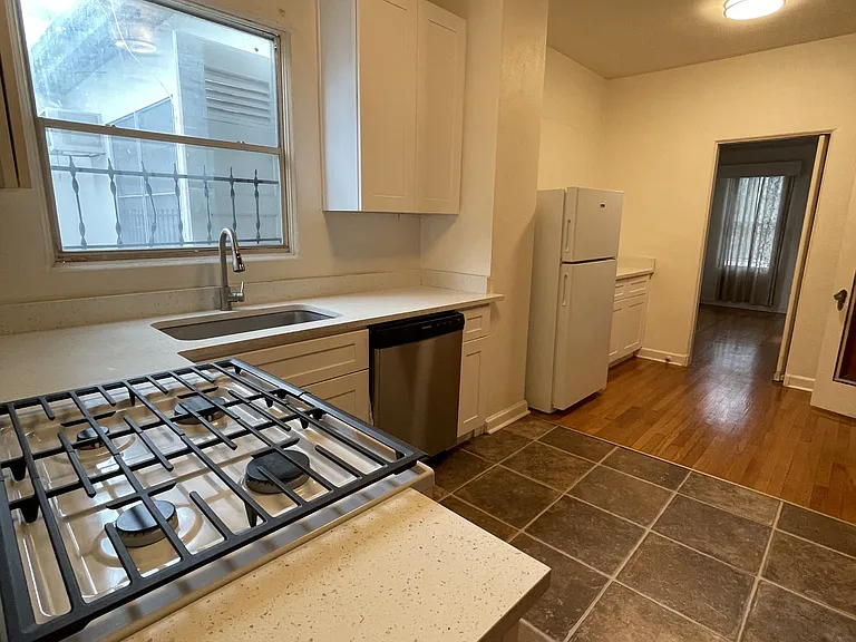 326 E Mistletoe Ave #1 — Photo 8