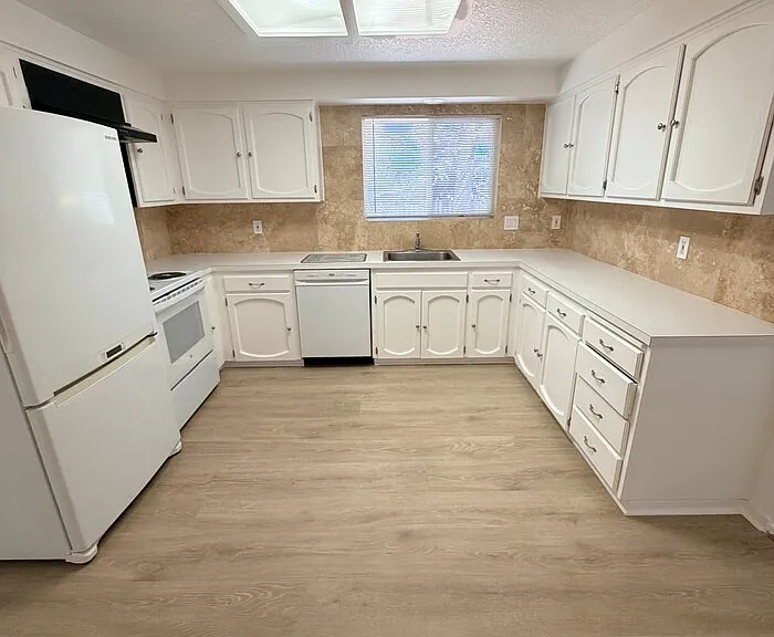 6789 Larson Ave — Photo 1