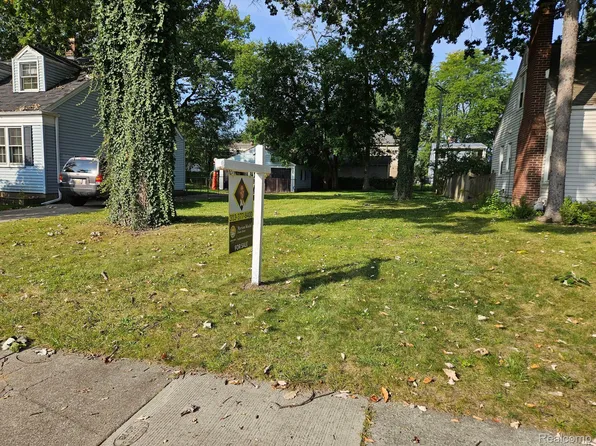 2734 Hubbard St, Dearborn, MI 48124