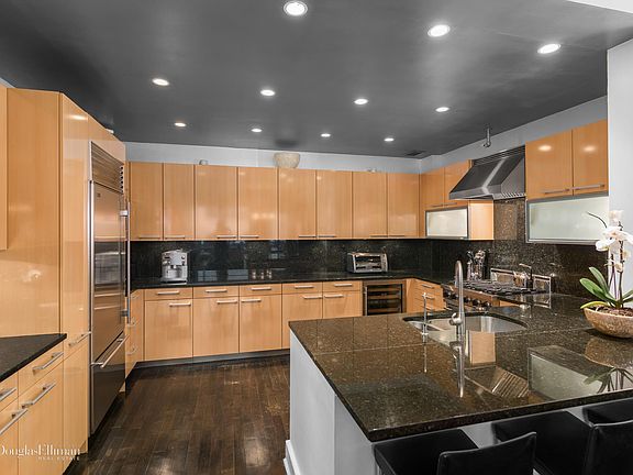 3rd image of 146-148 W 22nd St APT 7