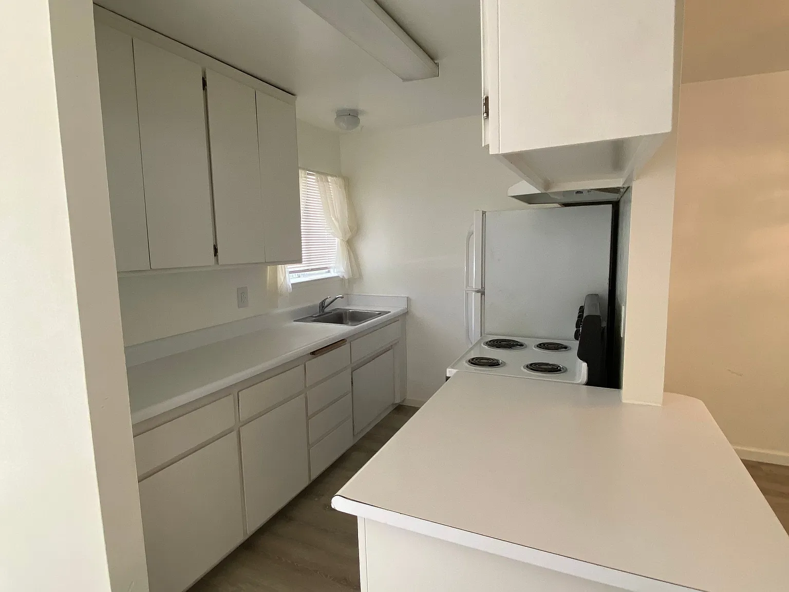 2 bed, 800 sqft, $2,200 — Photo 3