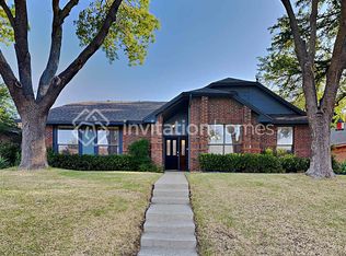 2031 Crestside Dr, Carrollton, TX 75007