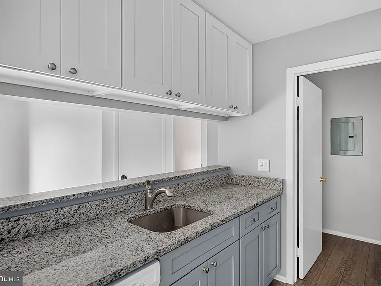 714 Woodhollow Dr — Photo 8