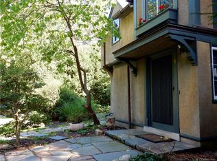 6 Highland Hgts Dr, Rochester, NY 14618