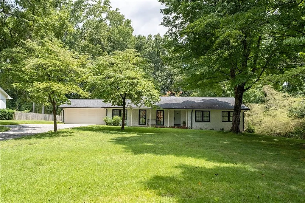 3 bed, 2.0 bath, 1716 sqft, $3,000 — Photo 2