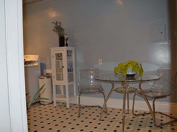 3rd image of 945 Darien Way #3