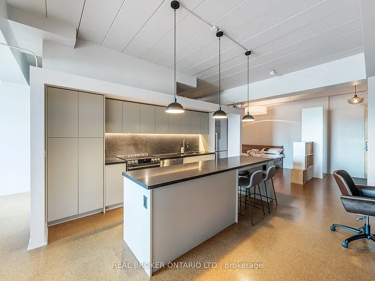 160 Baldwin St #405 — Photo 5