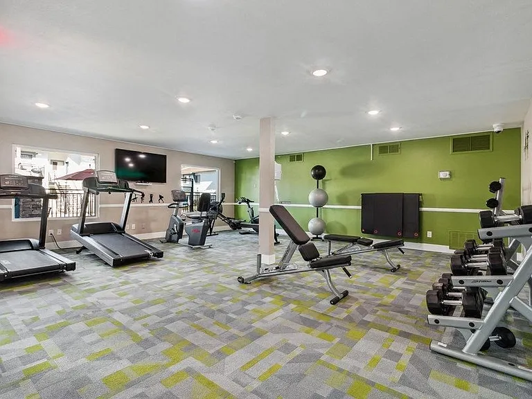 Parkway Club — Photo 14