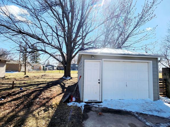 306 2nd St SE, Stewartville, MN 55976