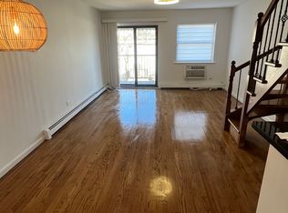 42-25 215th St #3R, Bayside, NY 11361