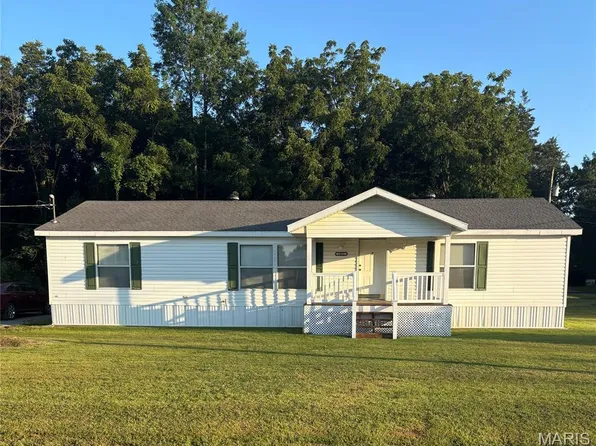 1415 Mary St, Scott City, MO 63780