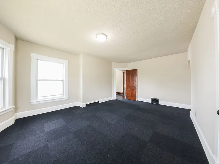 501 E Lincoln Way — Photo 8
