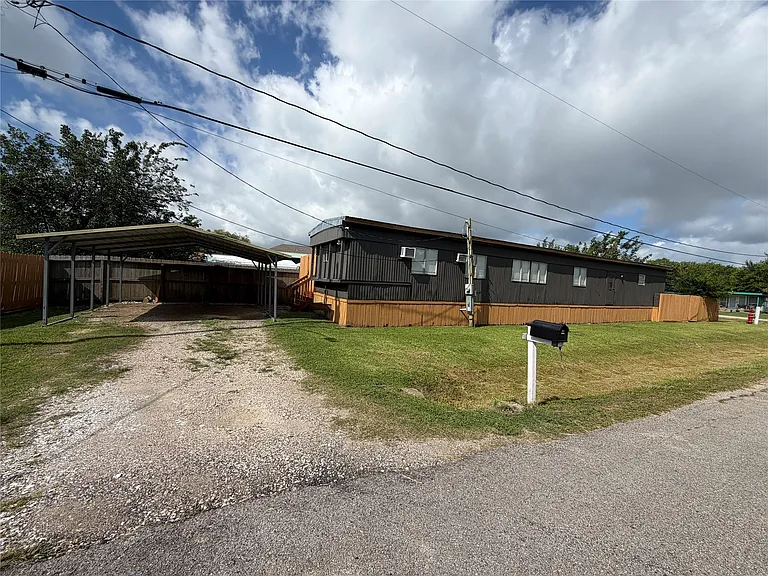403 Avenue E — Photo 1