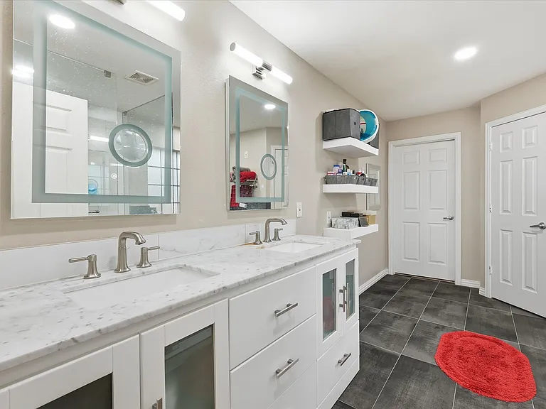 600 Raintree Cir — Photo 23