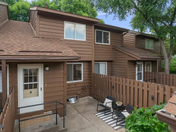 2455 Crestwood Dr, North Saint Paul, MN 55109