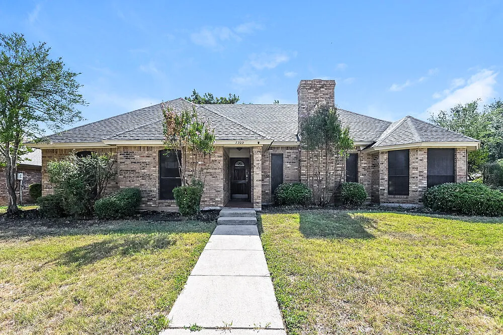 3 bed, 2.0 bath, 1790 sqft, $2,090 — Photo 1