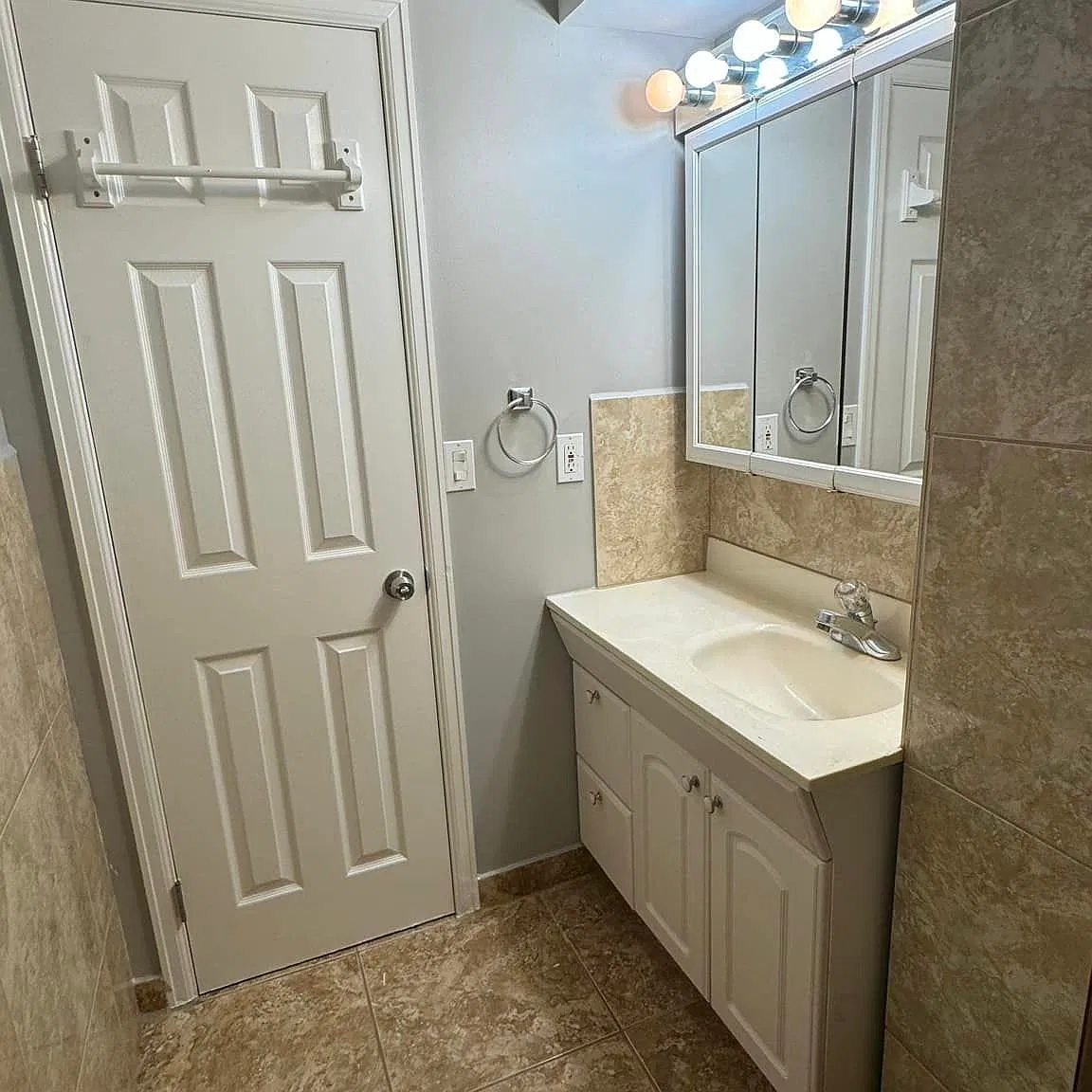 5600 W 71st Ave — Photo 3