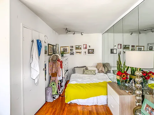 Rented by Brown Harris Stevens | media 7