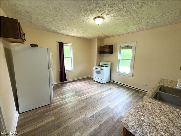 3rd image of 3280 E 128th St