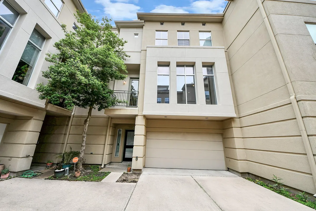 Building Photo - 1112 Columbus St #B