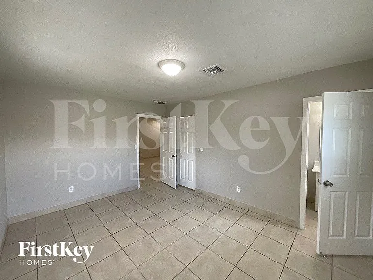 4115 NW 185th St — Photo 9