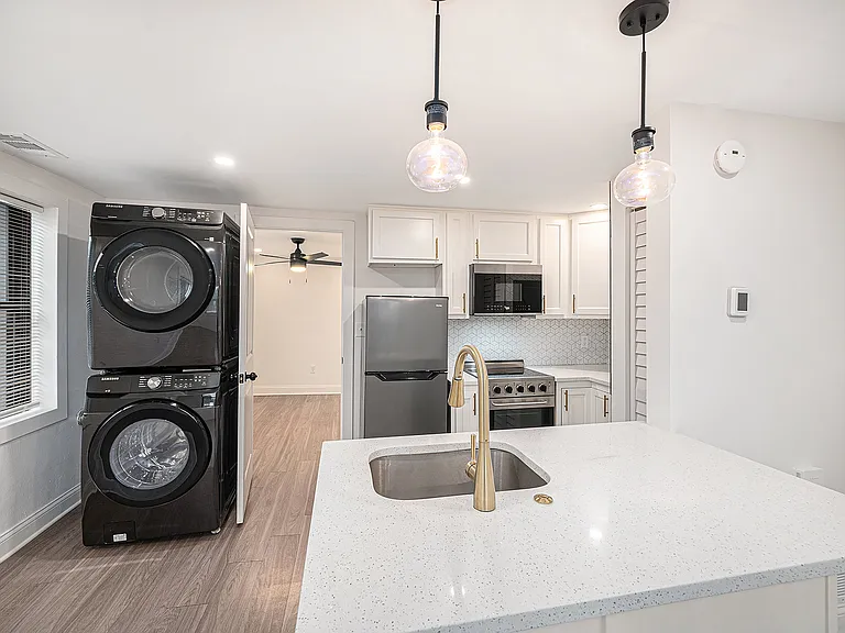 4042 Harrison St — Photo 3