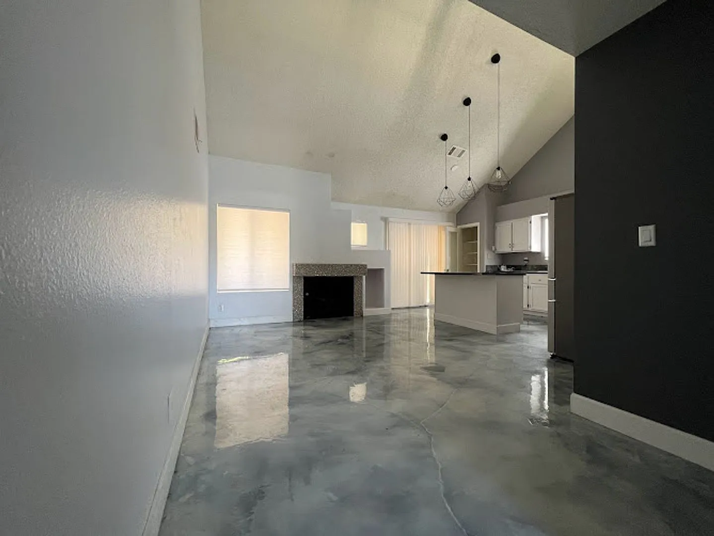 Custom 3 bedroom home with master bedroom downstairs! — Photo 2