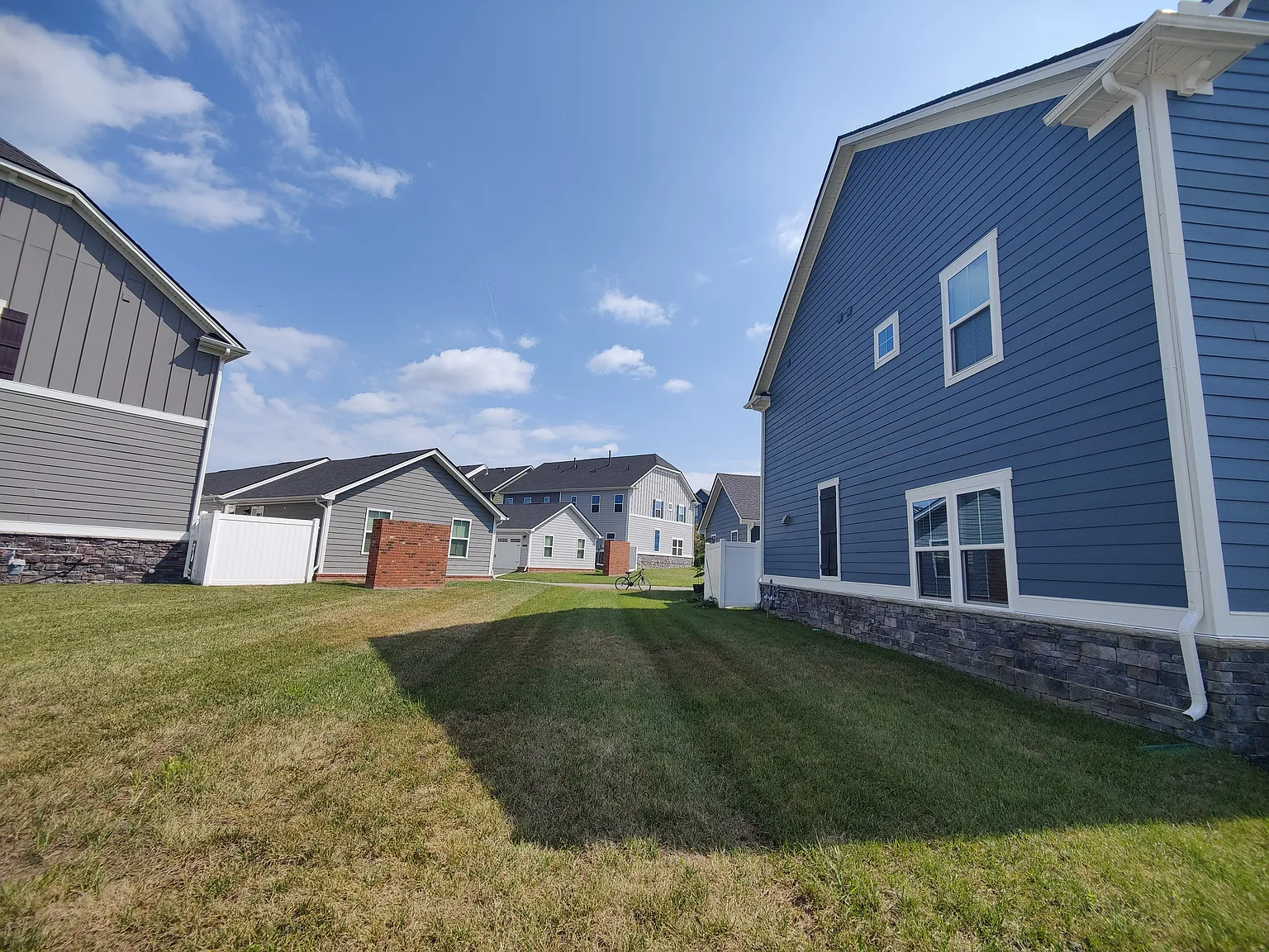3 bed, 2.5 bath, 1728 sqft, $3,200 — Photo 3
