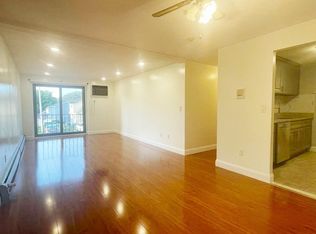 127 King St APT 203, Franklin, MA 02038