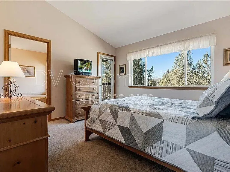 1140 Golden Pheasant Dr — Photo 4