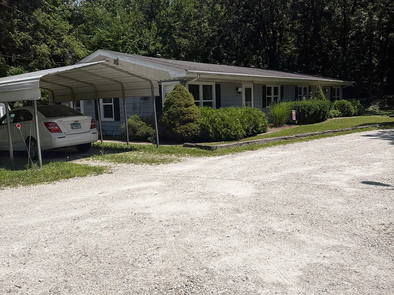 2 bed, 800 sqft, $1,049 — Photo 1