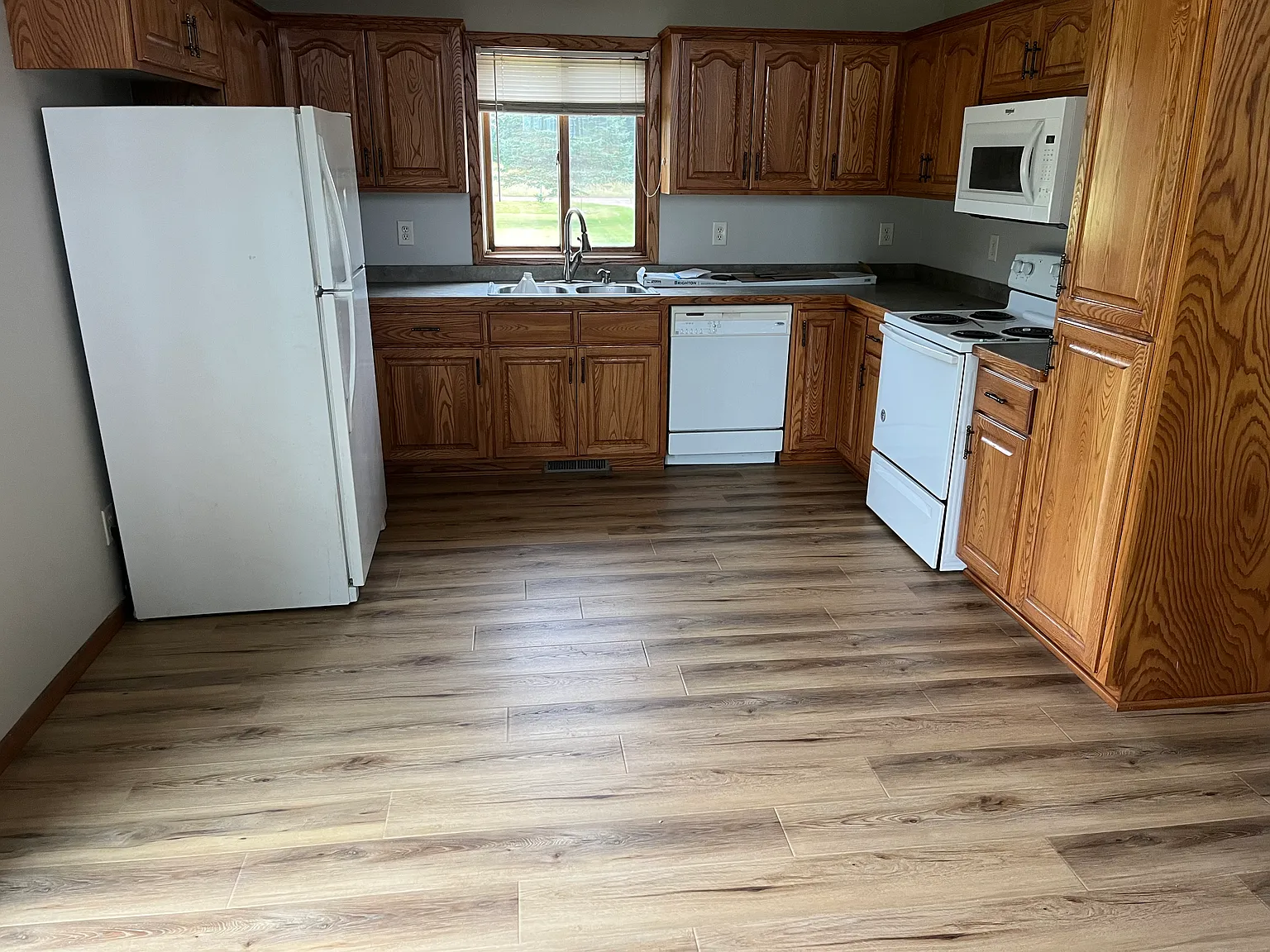 3 bed, 1337 sqft, $2,295 — Photo 3