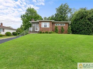 37 Oxford Rd, Colonia, NJ 07067