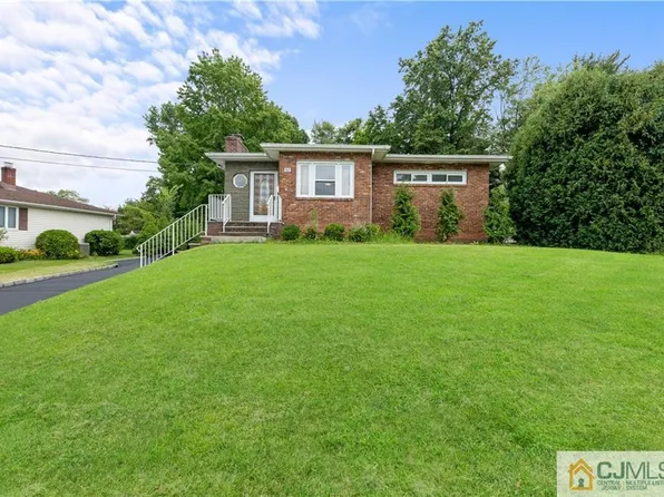 37 Oxford Rd, Colonia, NJ 07067